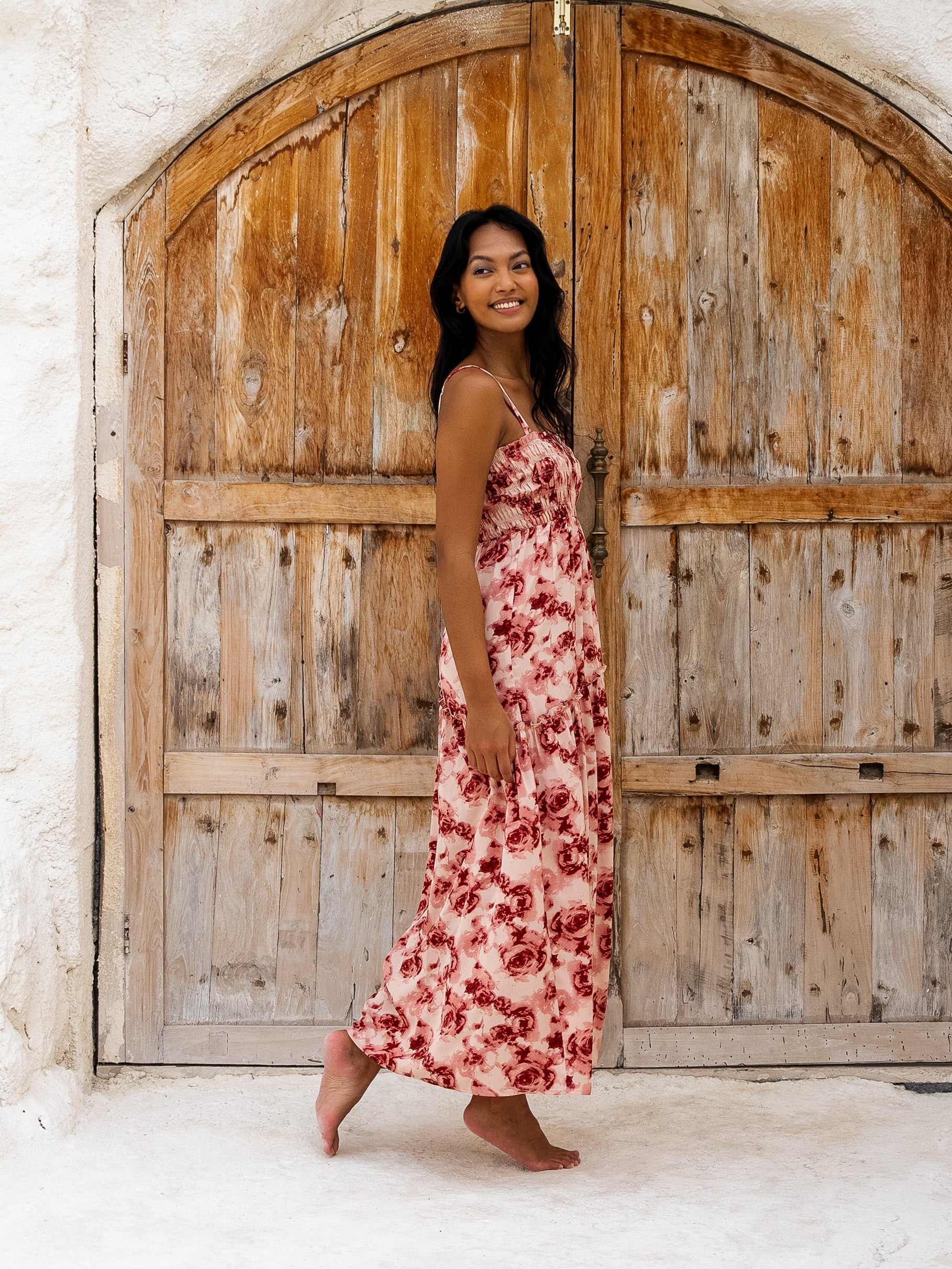 Chic Adjustable Maxi Dress with Beautiful Rose Print – Floral Design