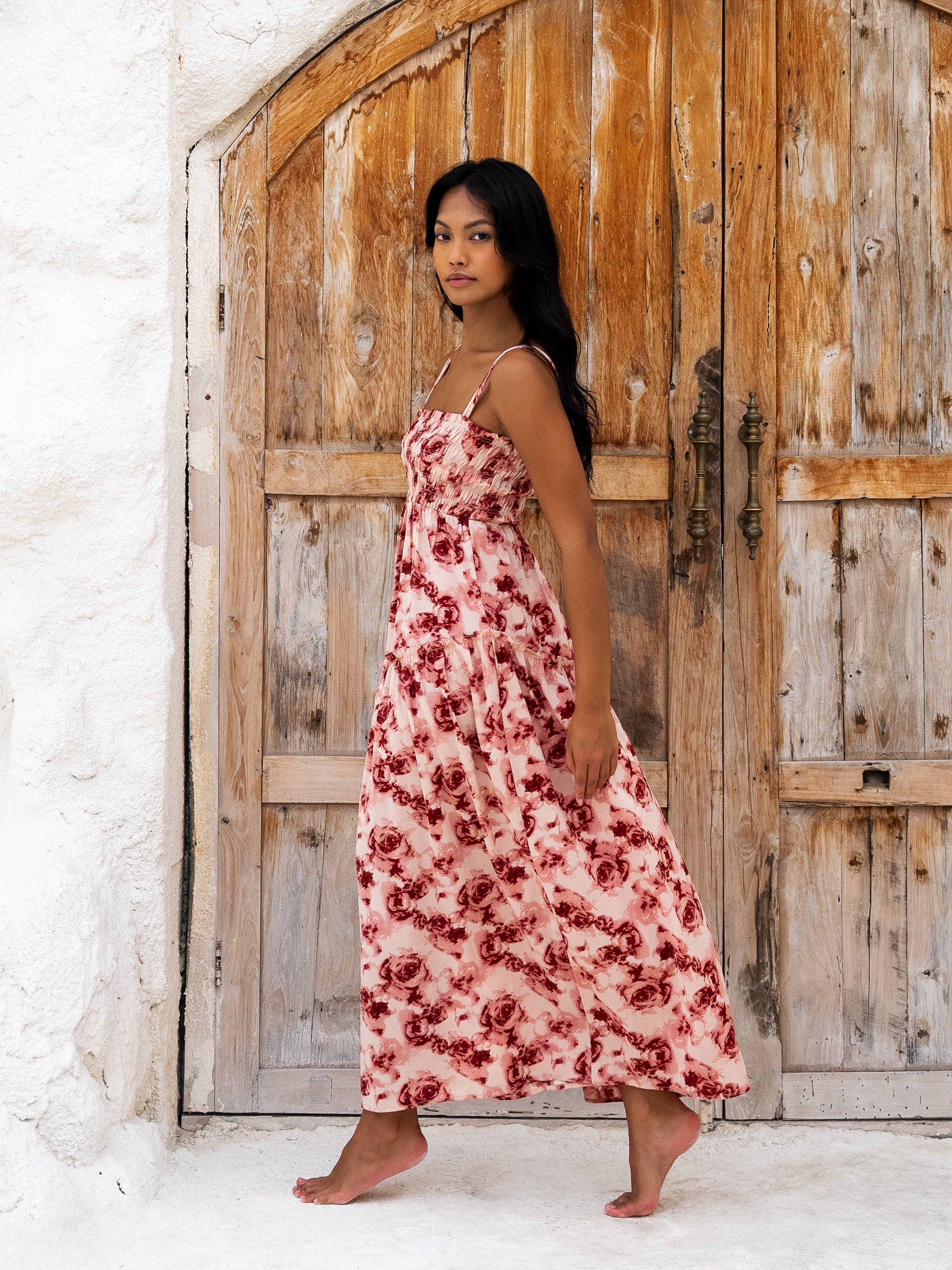 Elegant Floral Maxi Dress – Adjustable Fit with Gorgeous Rose Print
